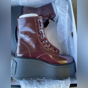 DKNY SZ 6.5 Women’s Harli Platform Boots New In Box